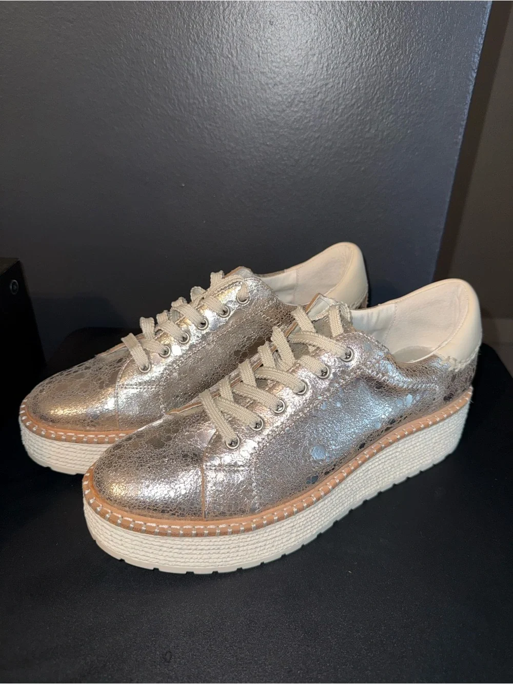 NWOT Dolce Vita Twain Silver Crackled Leather Platform Sneakers Women’s 10.5